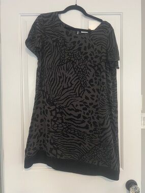 DKNYC Gray and Black Animal-Print Short Sleeve Tunic Dress